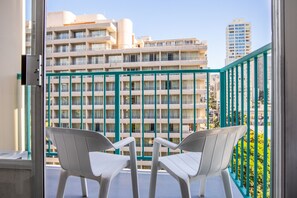 Property grounds - Aqua Aloha Surf Waikiki 812 | Sparkling City Views – Pool & BBQ (Honolulu)