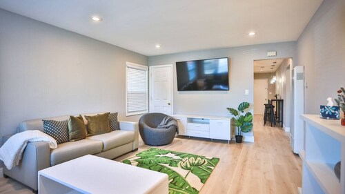 Tropical Modern Oasis With Fully Fenced Yard 22409