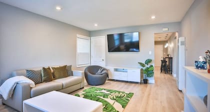 Tropical Modern Oasis With Fully Fenced Yard 22409