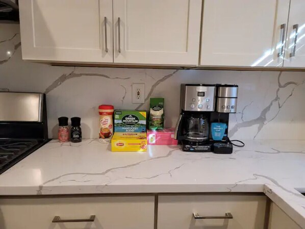 Fridge, microwave, oven, stovetop - Tropical Modern Oasis With Fully Fenced Yard 22409 (Hayward)