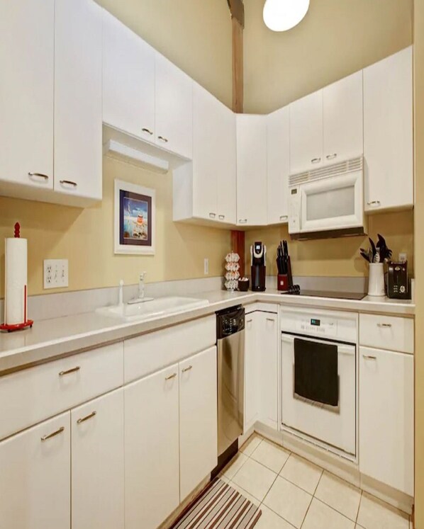 Microwave, dishwasher, spices