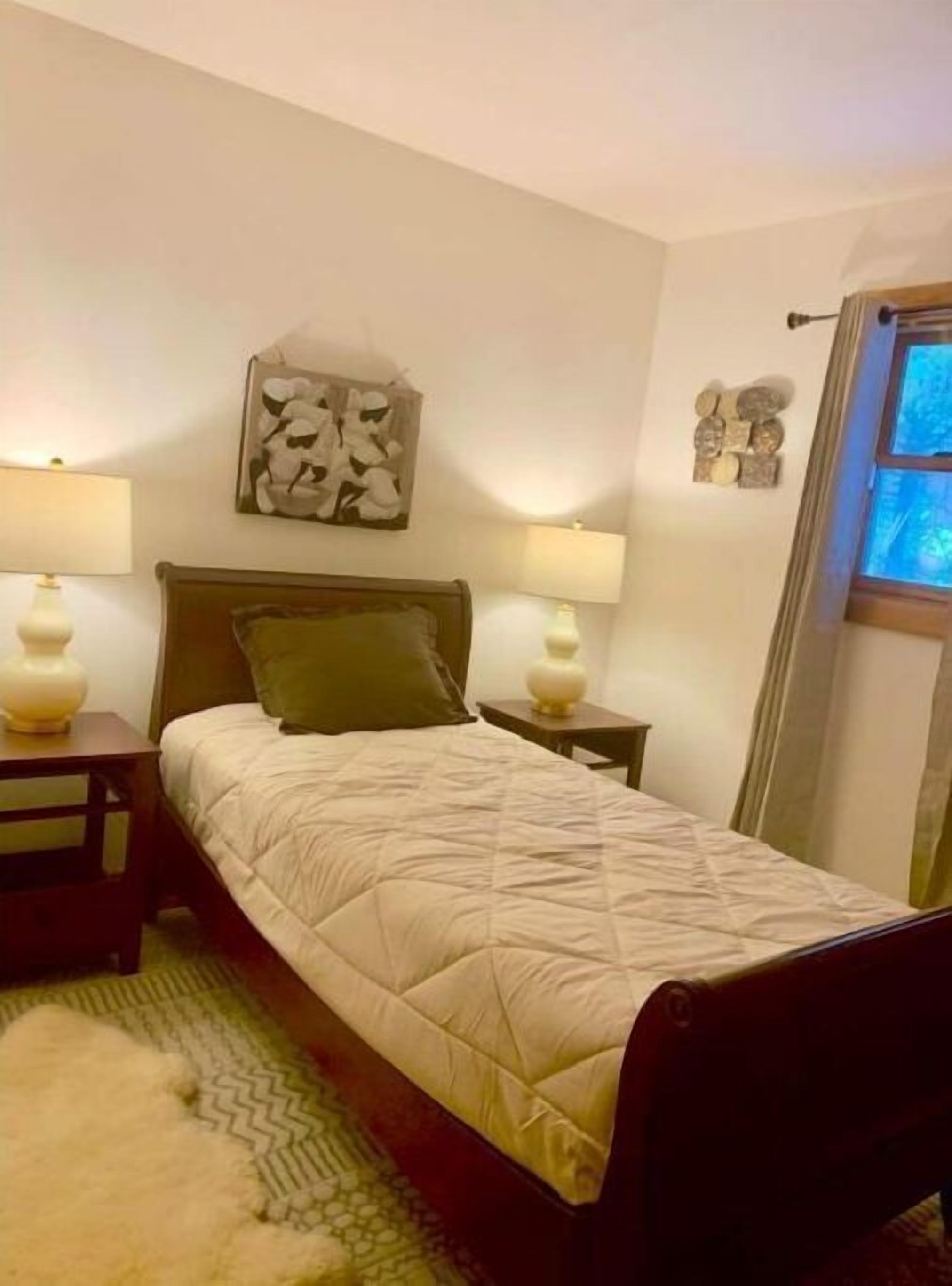 Bedroom 5 on the 1st floor. Single bed. 