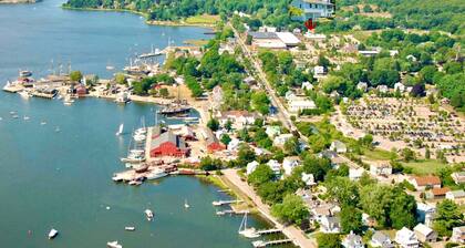 MINI PALACE @ MYSTIC SEAPORT & AQUARIUM: 5 QUEEN BEDS 1 BUNK BED