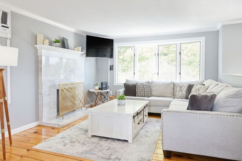 MINI PALACE @ MYSTIC SEAPORT & AQUARIUM: 5 QUEEN BEDS 1 BUNK BED