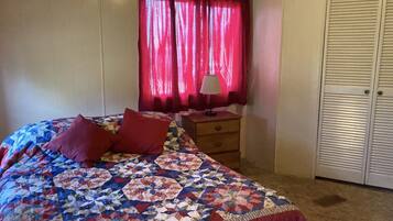 4 bedrooms, iron/ironing board, travel crib, free WiFi