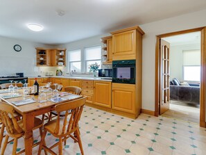 Horno, lavavajillas, periquera y congelador 