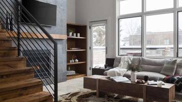 Televisión y chimenea