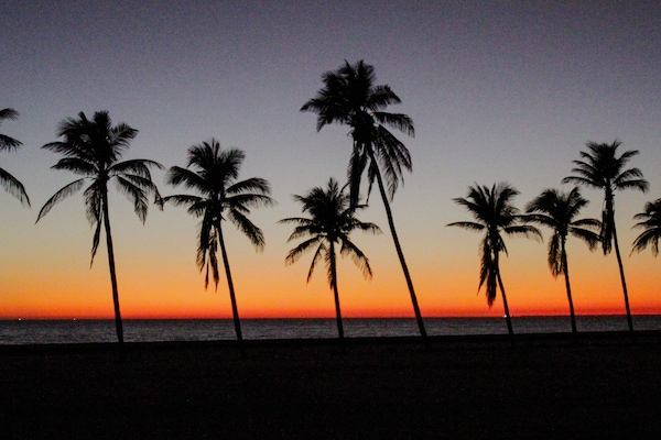 Beach nearby, sun-loungers, beach towels