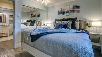 2 bedrooms, desk, iron/ironing board, WiFi