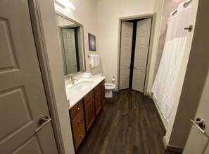 Een bad/douchecombinatie