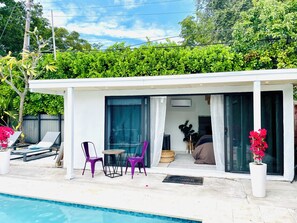 Terrace/patio - Ohhh-Our sweet little surprise #TinyPoolHouse #MiamiDesignDistrict (Miami)