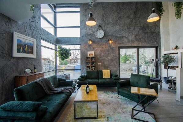 Smart TV, fireplace, video games, DVD player