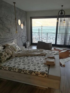 3 bedrooms, in-room safe, iron/ironing board, free WiFi