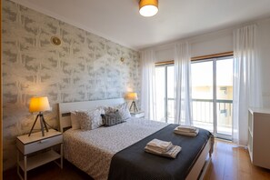 2 chambres, fer et planche à repasser, Wi-Fi gratuit, draps fournis