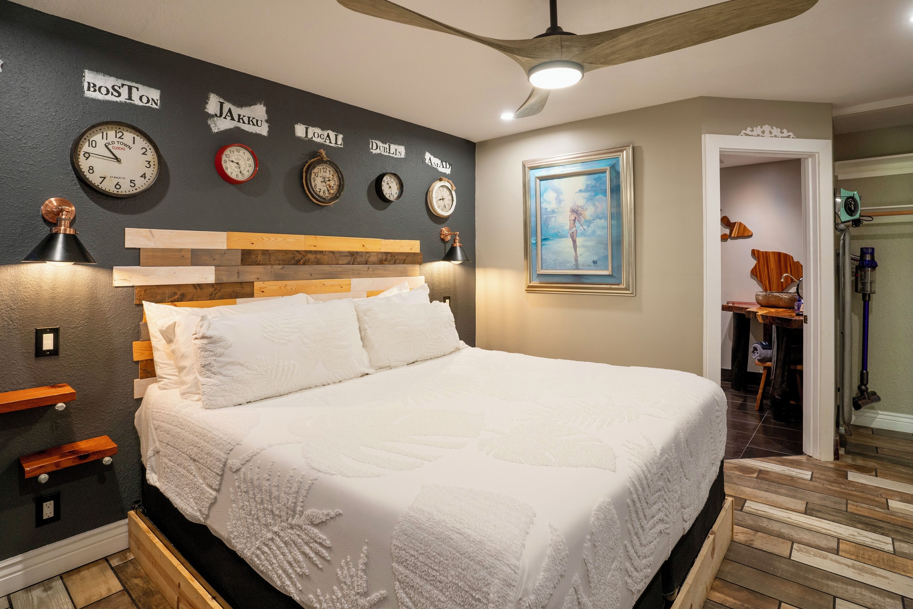 1 室のベッドルーム、デスク、アイロン / アイロン台、旅行用ベビーベッド