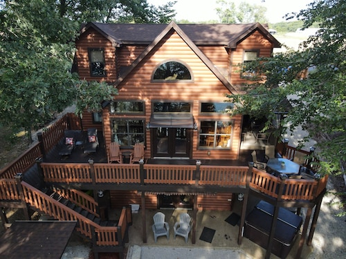 The Kentucky Kajun! A Beautiful 5 Bed / 4 Bath Cabin On Barren River Lake. 