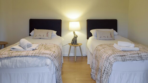 3 bedrooms, WiFi (free), bed sheets