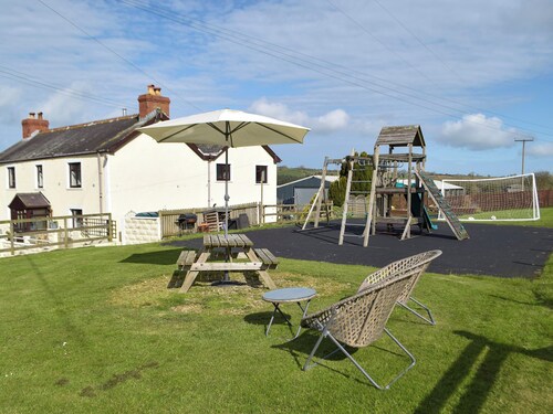 3 bedroom accommodation in Eglwyswrw, near Crymych