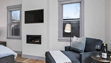 1 bedroom, iron/ironing board, travel crib, WiFi