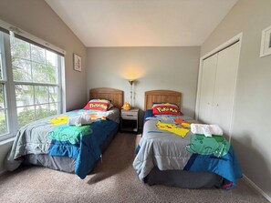 4 bedrooms, iron/ironing board, WiFi, bed sheets