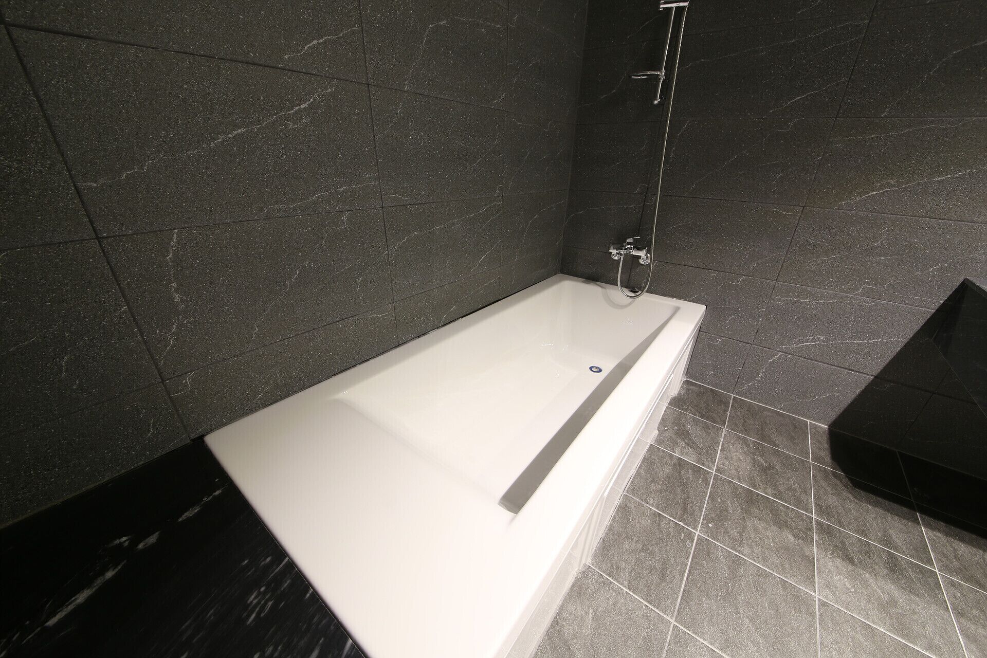 premier family twin room (only family can share rooms of more than two) | deep-soaking bathtub