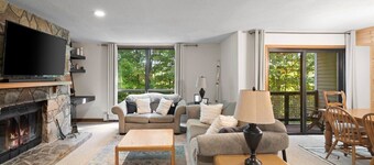 Updated Condo at Base of Mt Snow w Fireplace