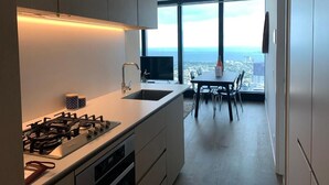 Deluxe Apartment, 2 Bedrooms | Private kitchen - Accommodation Melbourne AUS108 (Southbank)