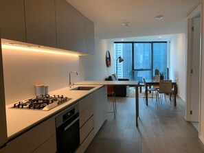 Executive-lejlighed - 2 soveværelser | Privat køkken