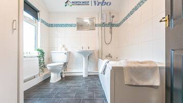 Combined shower/bathtub, hair dryer, towels, soap