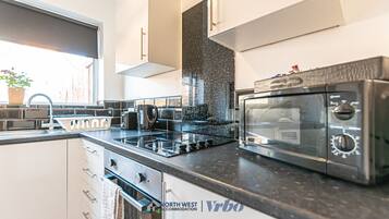 Fridge, microwave, oven, stovetop