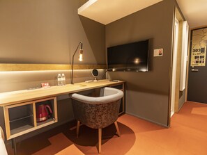 Desk, free WiFi, bed sheets - HALE Kyoto Tambaguchi (Kyoto)