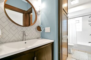 Combined shower/bathtub, hair dryer, towels, soap