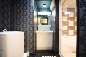 Apartment (123) | Bathroom | Separate bathtub and shower, deep-soaking bathtub, free toiletries - MELL-THEATE Nibiironokaze (Osaka)