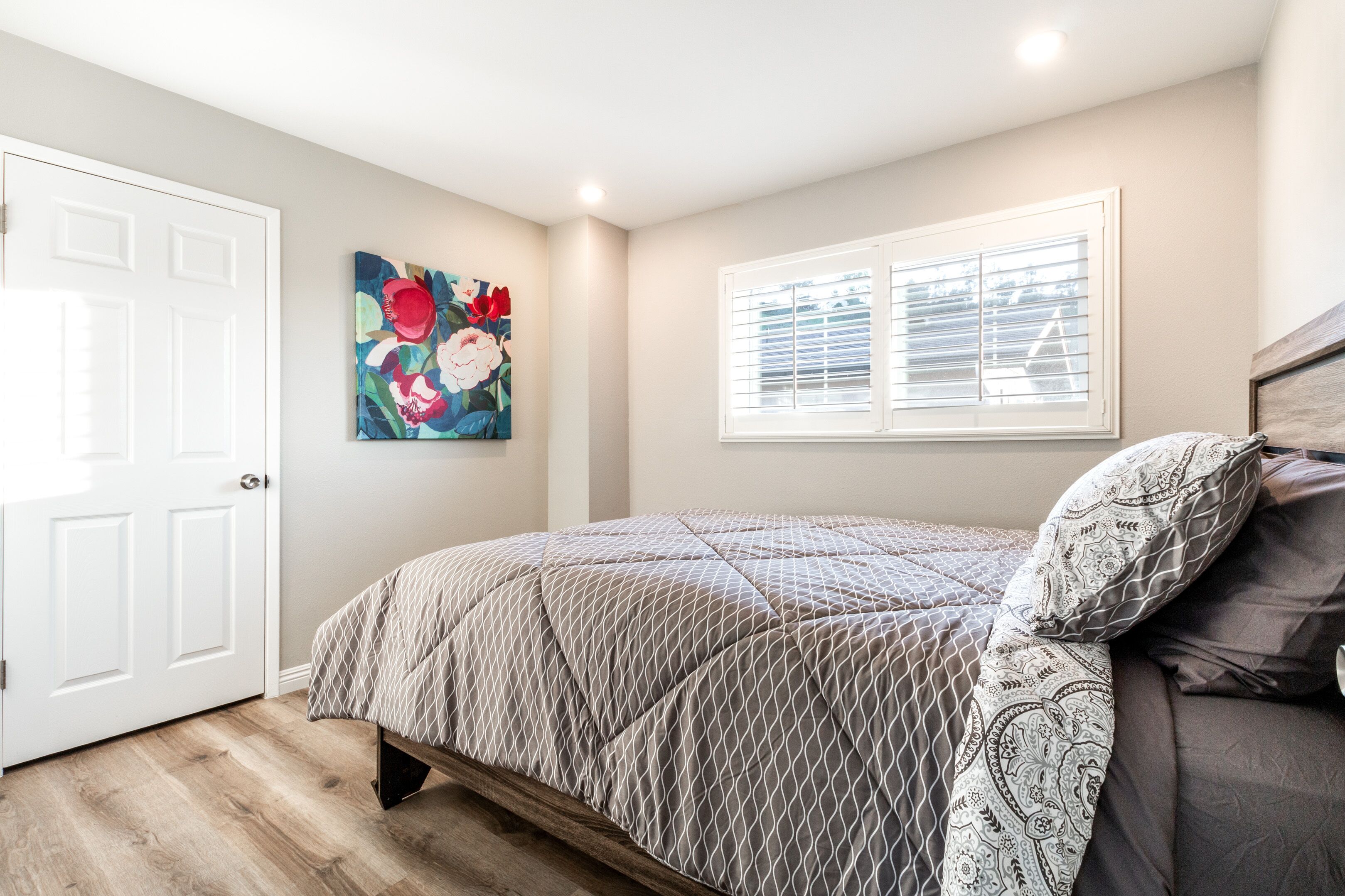 5 bedrooms, iron/ironing board, travel crib, WiFi (free)