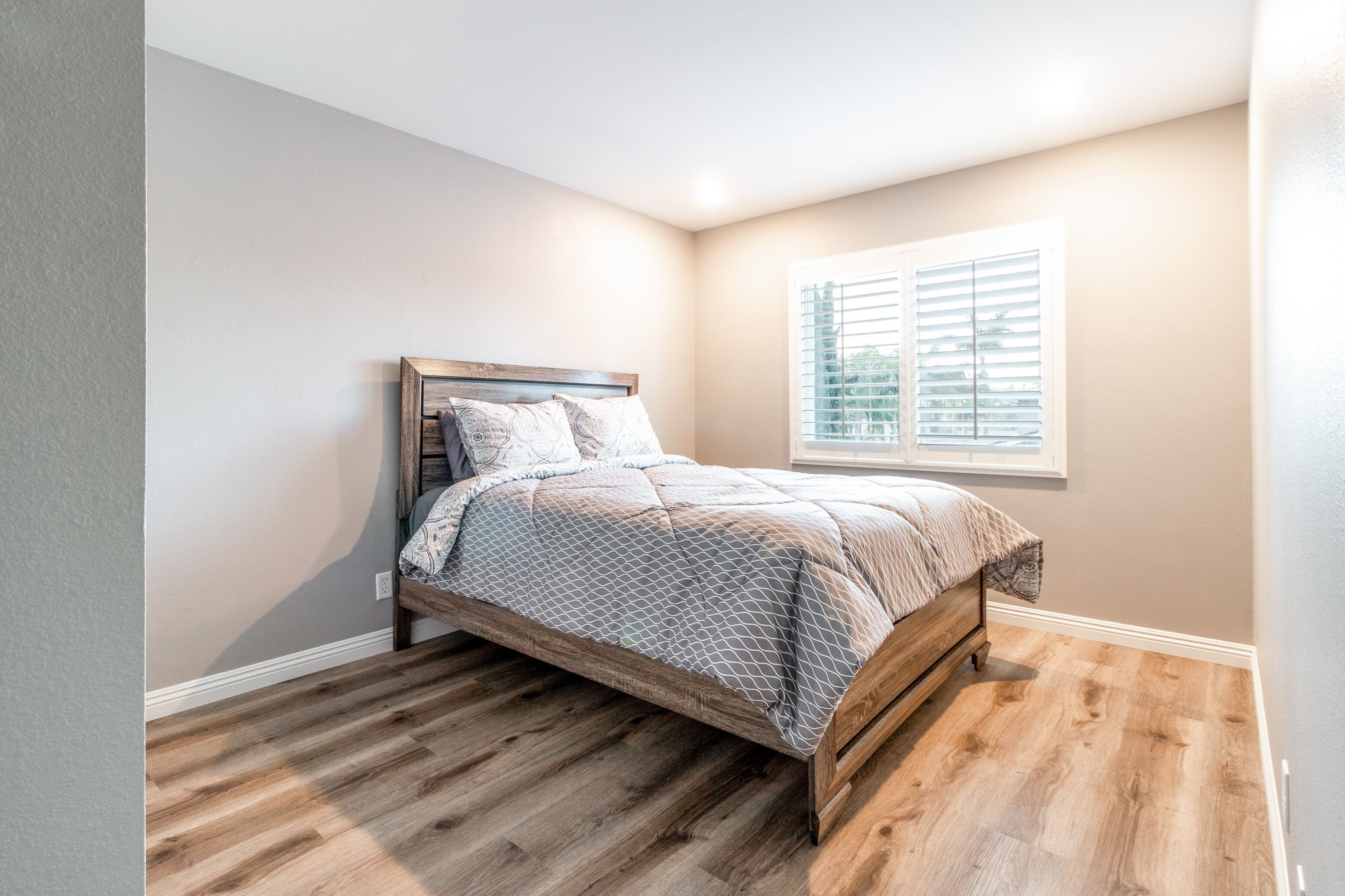 5 slaapkamers, een strijkplank/strijkijzer, reisbedje, gratis wifi