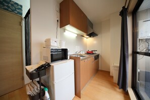 Apartment (402) | Private kitchenette