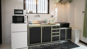 Apartment (601) | Private kitchenette