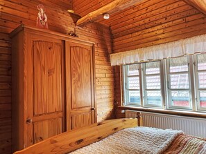 2 chambres, lit parapluie, draps fournis