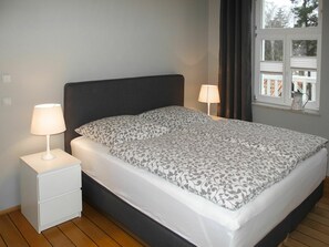 2 Schlafzimmer, Reisekinderbett, kostenloses WLAN, Bettwäsche