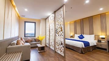 Chambre Luxe | Minibar, coffres-forts dans les chambres, bureau