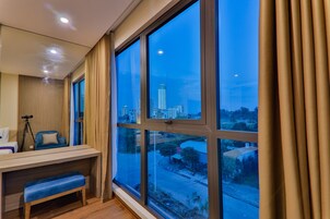 Double Room, Garden View | City view