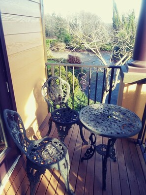 Property grounds - Spacious Villa with Indoor Sauna, Outdoor Hot tub, Mountain & Water views! (Gig Harbor)