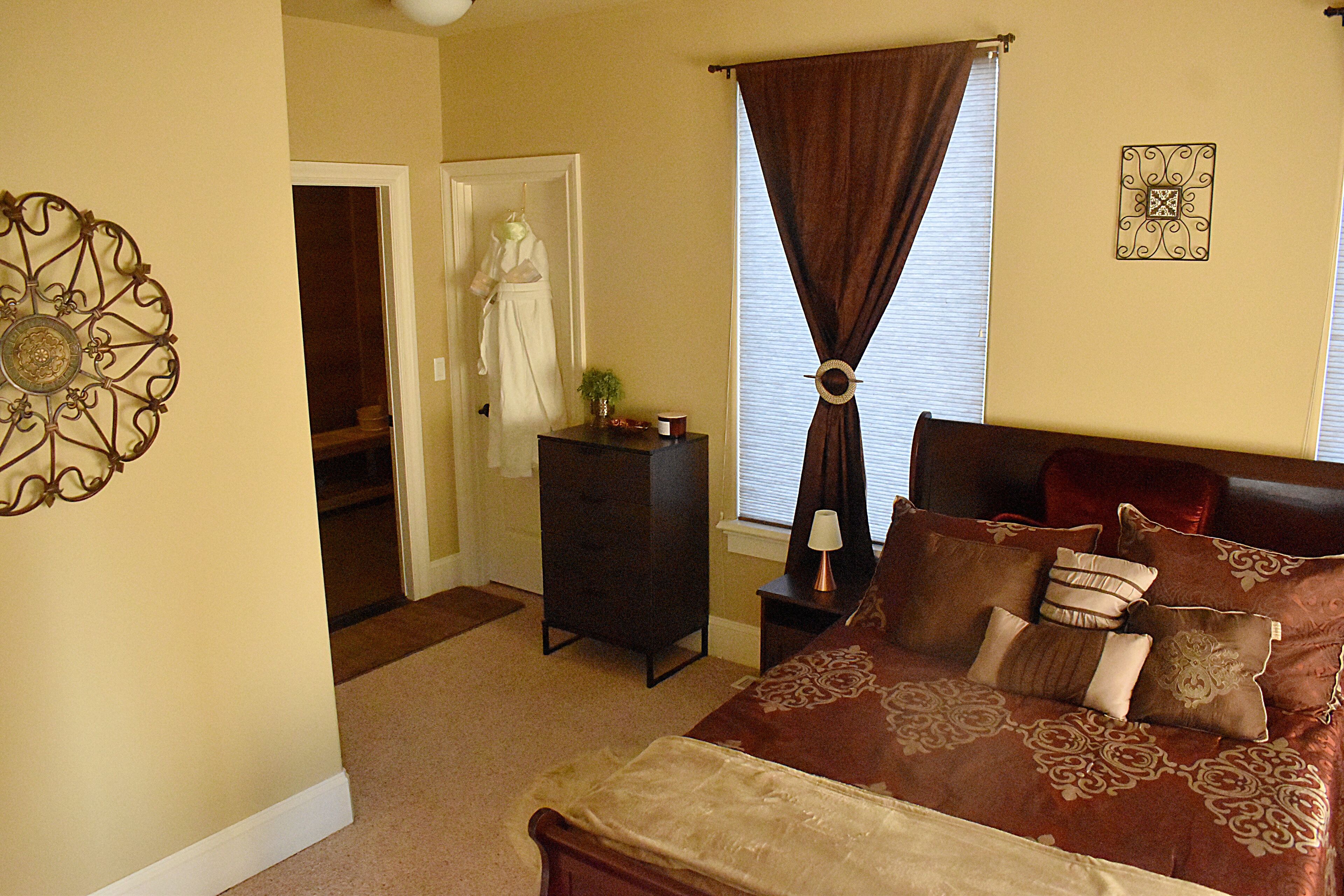 2 bedrooms, desk, iron/ironing board, travel crib