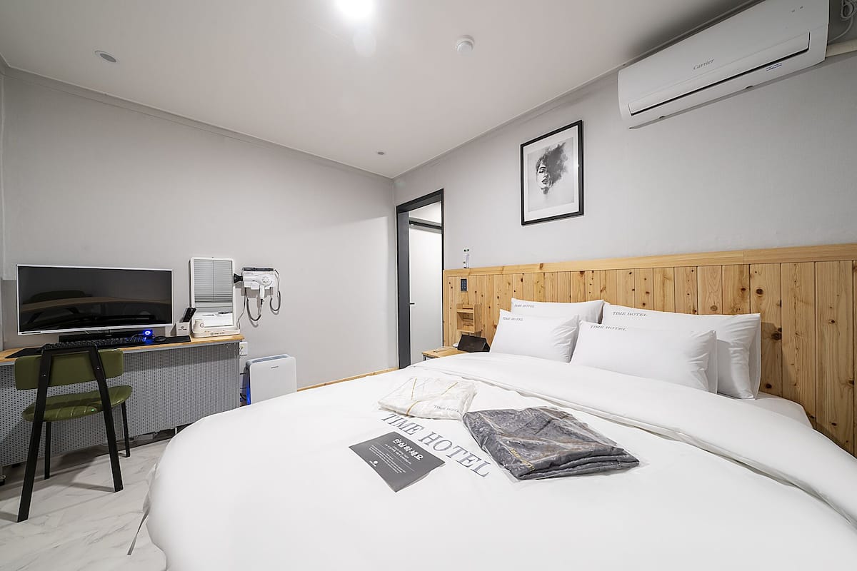 Standard Double Room | Laptop workspace, WiFi (free), individually decorated