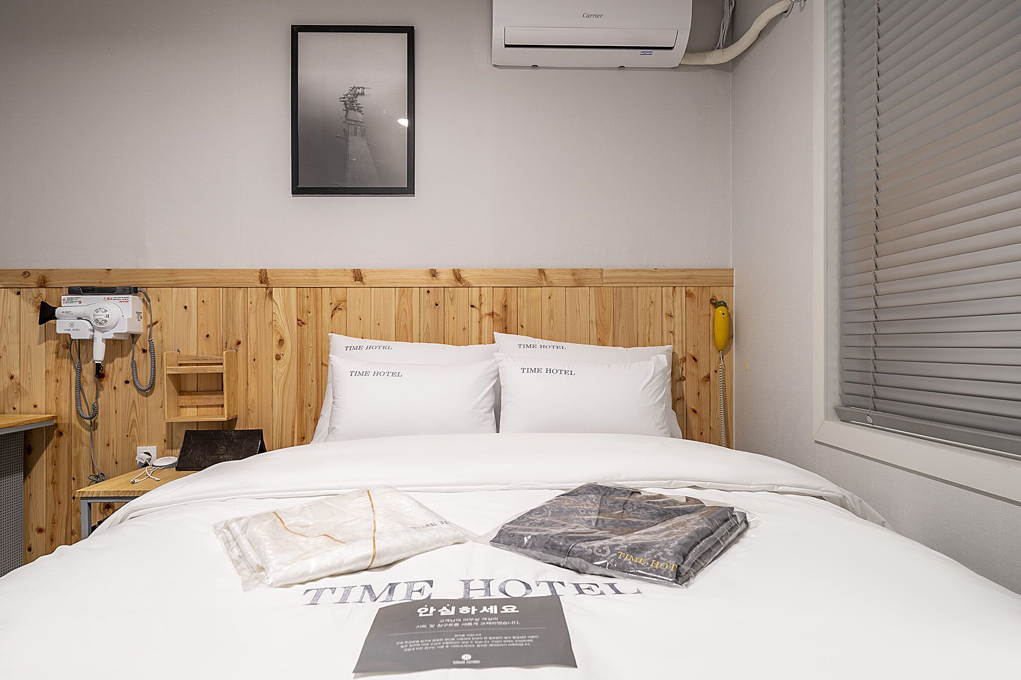 standard double room | individually decorated, individually furnished, laptop workspace