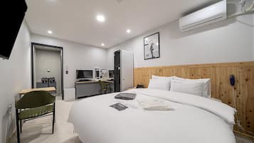 Royal Double Room | Individually decorated, individually furnished, laptop workspace