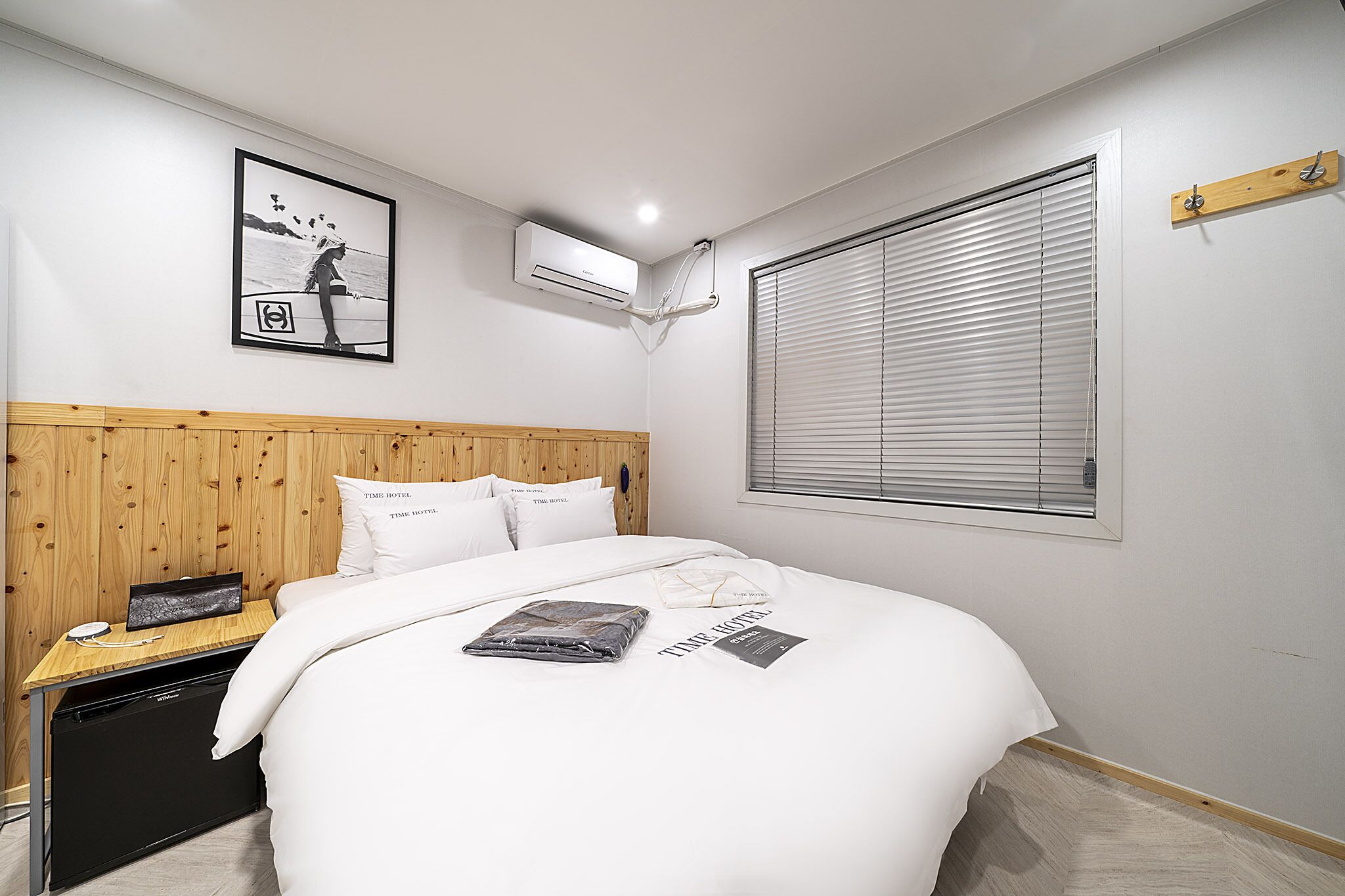 standard double room | individually decorated, individually furnished, laptop workspace