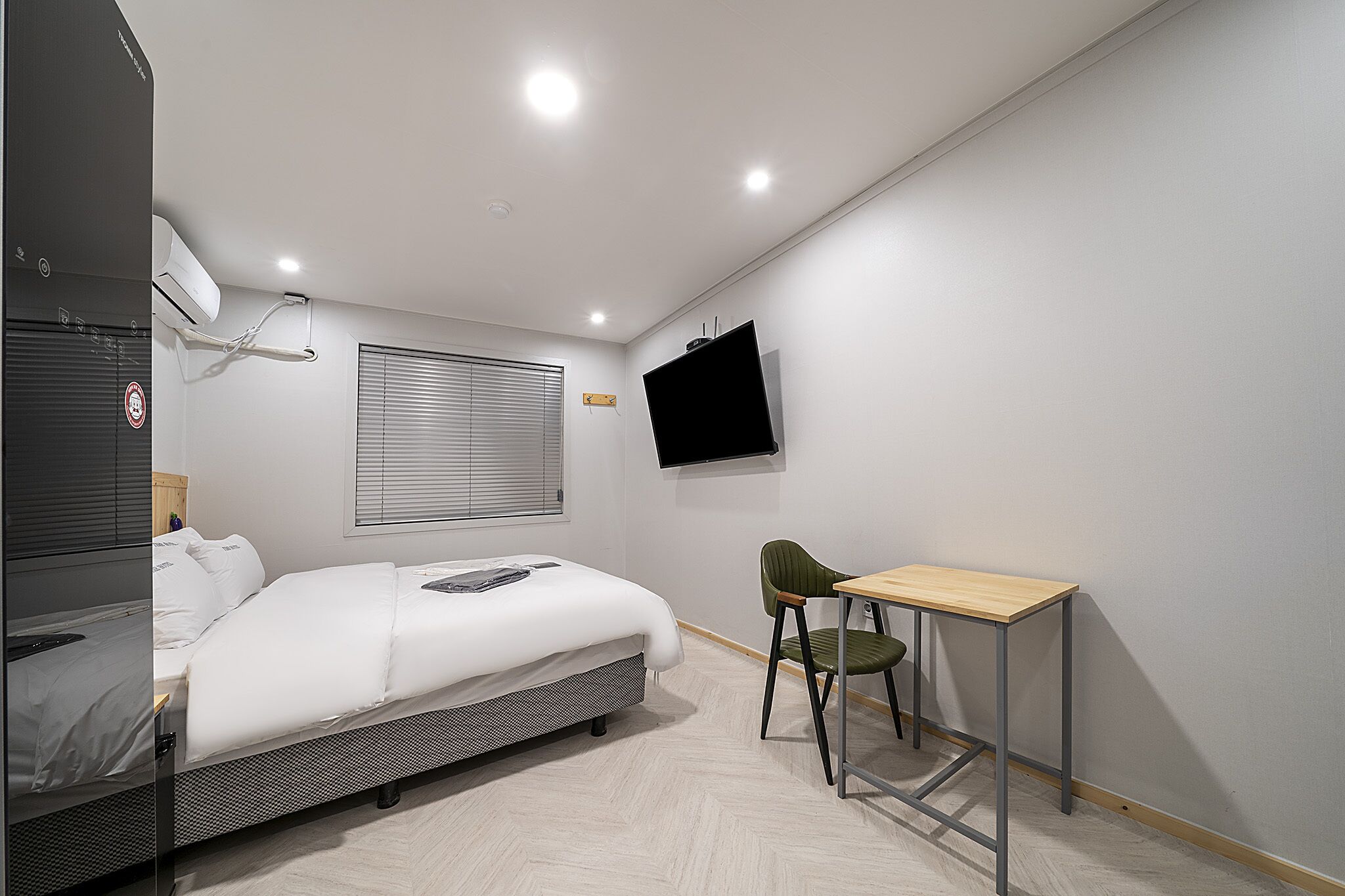 royal double room | individually decorated, individually furnished, laptop workspace