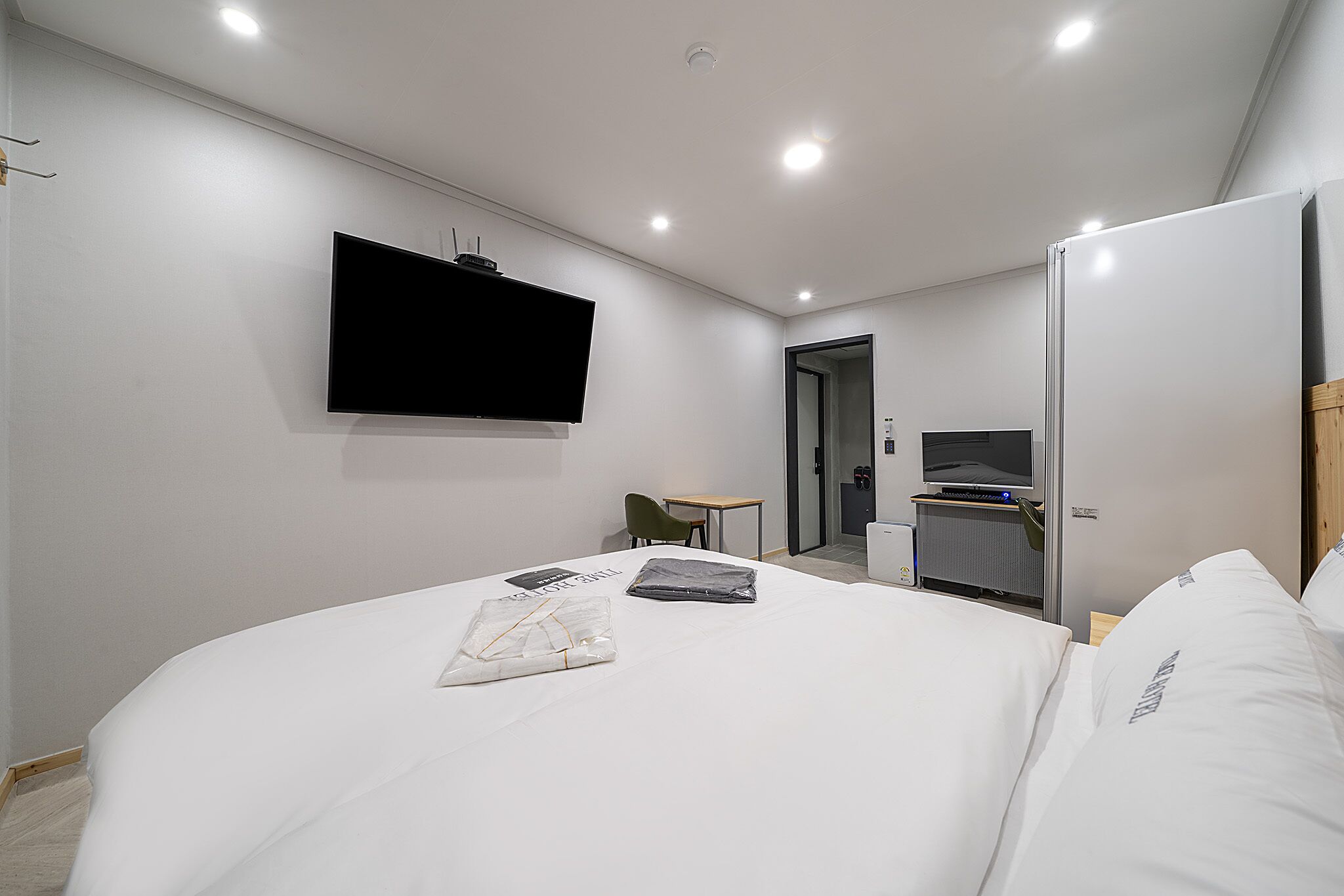 royal double room | individually decorated, individually furnished, laptop workspace