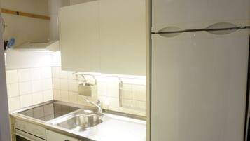 Fridge, dishwasher, cookware/dishes/utensils